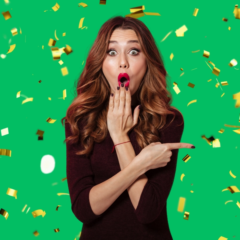 Image of a woman looking shocked and pointing to text about access to 30+ lenders and over 1000 loans, promising the perfect mortgage match.